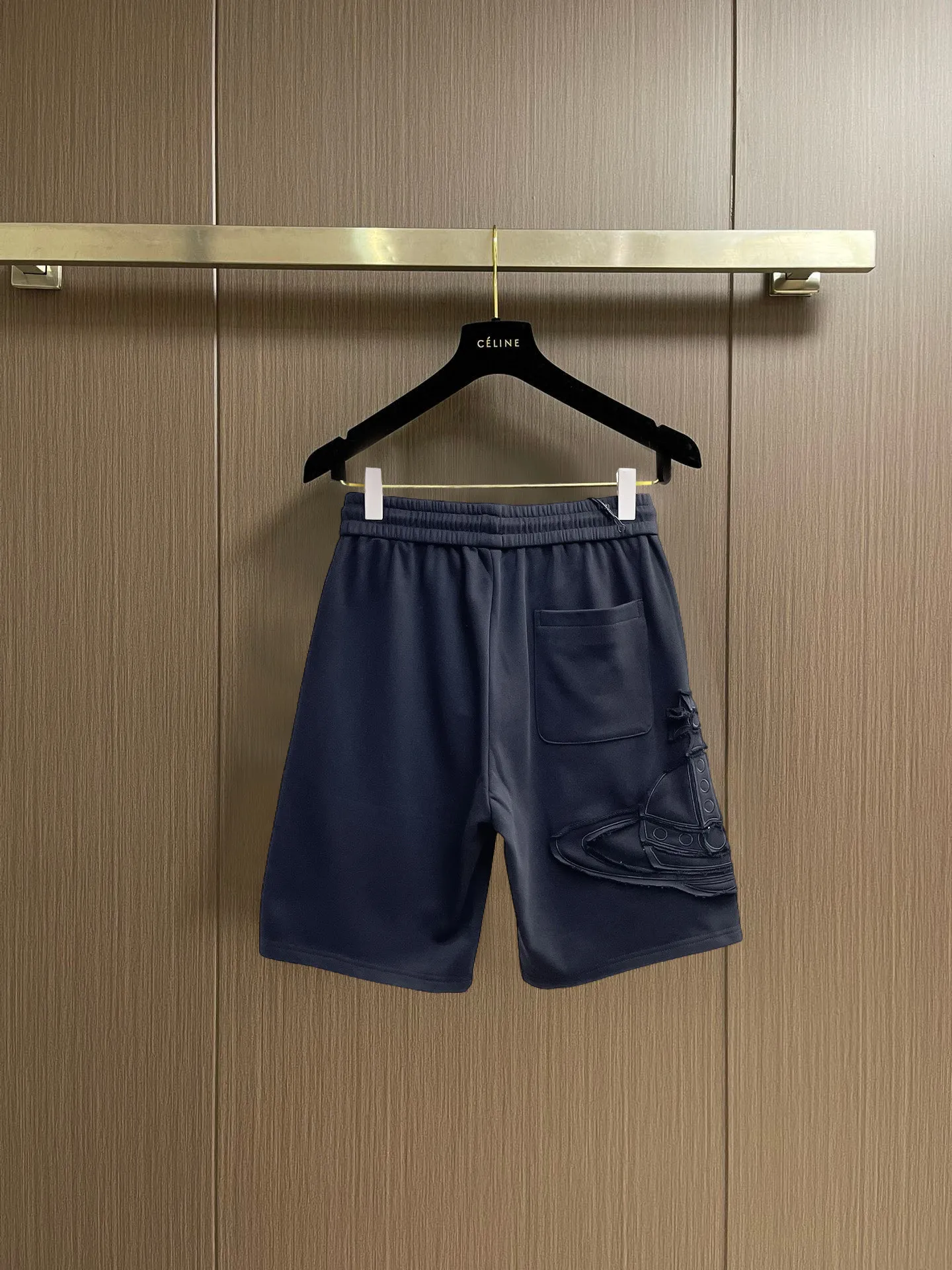 The Queen Mother's three-standard complete 2026 summer New Arrival men's casual shorts, advanced custom-made fabric Breathable fabric, Breathable elasticity and comfort, impeccable details, top-grade accessories, original logo design concept, delicate and soft feel! The upper body fit is awesome! Size: M-XXXL Please state your height and weight when ordering